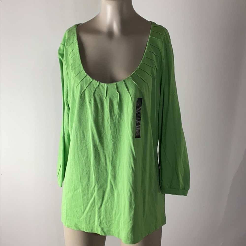 Banana Republic tee - box C61